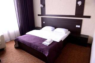 Отель Pride Hotel Тараз Двухместный номер Делюкс с 1 кроватью и душем-3